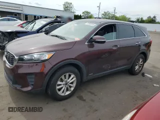 2019 Kia Sorento LX z VIN 5XYPGDA3XKG558803, wystawiony jako Copart lot #57885915 z przebiegiem 70 055 mil mil oraz Szkoda całkowita • Salvage title. Historia ofert i sprzedaży dostępna na DreamBid. Obrazek 1.