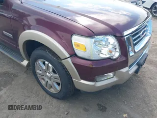 2006 Ford Explorer Eddie Bauer z VIN 1FMEU74E96UA01766, wystawiony jako IAAI lot #42624663 z przebiegiem 145 942 mil mil oraz . Historia ofert i sprzedaży dostępna na DreamBid. Obrazek 6.