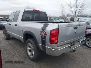 2008 Dodge 1500 SLT z VIN 1D7HU18N48S625925, wystawiony jako IAAI lot #42044038 z przebiegiem Nie podano mil oraz . Historia ofert i sprzedaży dostępna na DreamBid. Obrazek 3.