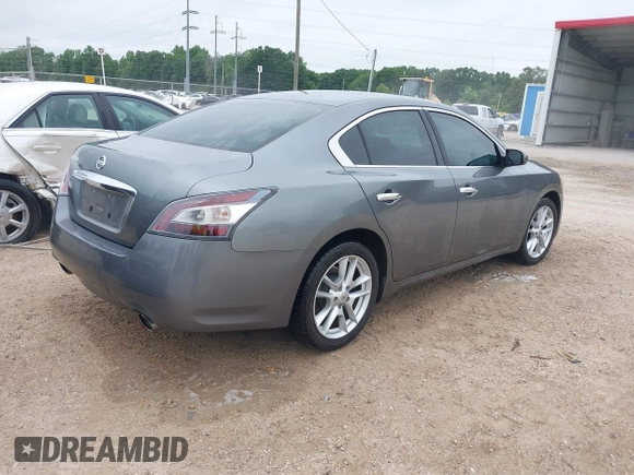 2014 Nissan Maxima S z VIN 1N4AA5AP7EC463582, wystawiony jako IAAI lot #42194403 z przebiegiem 153 719 mil mil oraz . Historia ofert i sprzedaży dostępna na DreamBid. Obrazek 4.