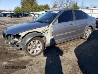 2004 BMW 3 Series 325xi with VIN WBAEU33404PR09229, listed as a Copart auction lot 84019224 with 121,012 mi miles and Salvage Title. Bid and sale history available at carsss.com. Image 1.