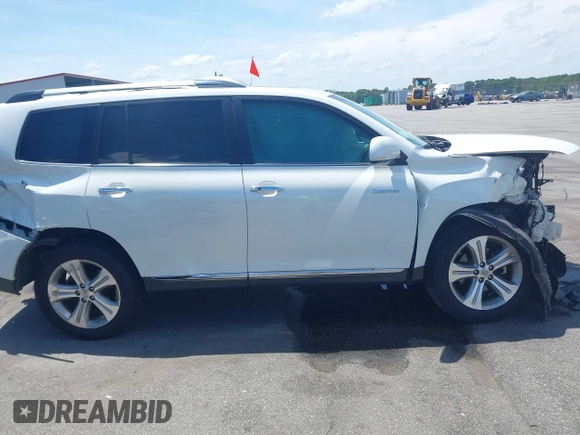2013 Toyota Highlander Limited z VIN 5TDYK3EH9DS119939, wystawiony jako IAAI lot #42168374 z przebiegiem 98 918 mil mil oraz . Historia ofert i sprzedaży dostępna na DreamBid. Obrazek 13.