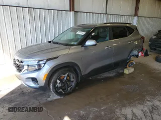 2025 Kia Seltos EX z VIN KNDERCAA3S7738051, wystawiony jako Copart lot #52481545 z przebiegiem 2 106 mil mil oraz Szkoda całkowita • Salvage title. Historia ofert i sprzedaży dostępna na DreamBid. Obrazek 1.