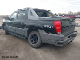2002 Chevrolet Avalanche with VIN 3GNEK13T82G268036, listed as a IAAI auction lot 41882508 with 349,493 mi miles. Bid and sale history available at carsss.com. Image 3.
