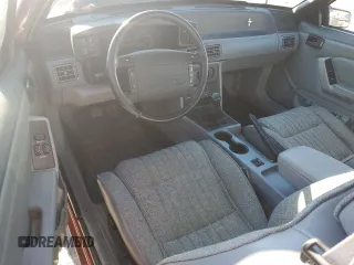 1993 Ford Mustang z VIN 1FACP40E4PF155840, wystawiony jako Copart lot #88301375 z przebiegiem 2 135 mil mil oraz Czysty tytuł • Clean title. Historia ofert i sprzedaży dostępna na DreamBid. Obrazek 8.