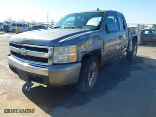 2007 Chevrolet Silverado 1500 LT w/1LT with VIN 1GCEC19J27Z609904, listed as a IAAI auction lot 41425797 with 294,241 mi miles. Bid and sale history available at carsss.com. Image 2.