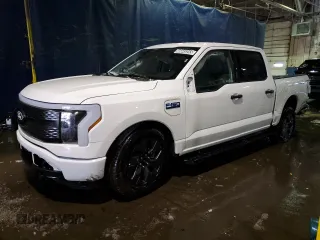 2024 Ford F-150 Lightning XLT z VIN 1FTVW3LK4RWG06267, wystawiony jako Copart lot #46045255 z przebiegiem 4 605 mil mil oraz Nie do naprawy • Non repairable. Historia ofert i sprzedaży dostępna na DreamBid. Obrazek 1.
