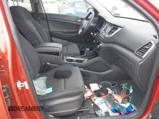 2017 Hyundai Tucson SE z VIN KM8J23A46HU387316, wystawiony jako IAAI lot #42074274 z przebiegiem Nie podano mil oraz . Historia ofert i sprzedaży dostępna na DreamBid. Obrazek 5.
