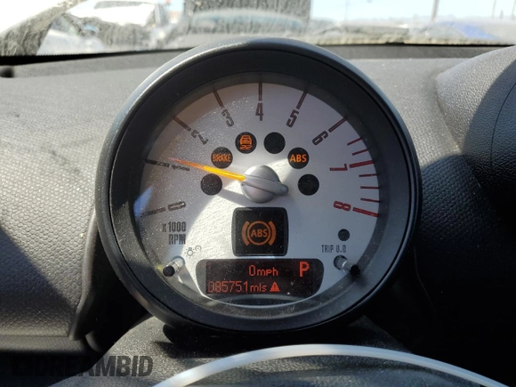2014 MINI Countryman with VIN WMWZB3C54EWR39731, listed as a Copart auction lot 63635215 with 85,751 mi miles and Salvage title. Bid and sale history available at DreamBid. Image 9.