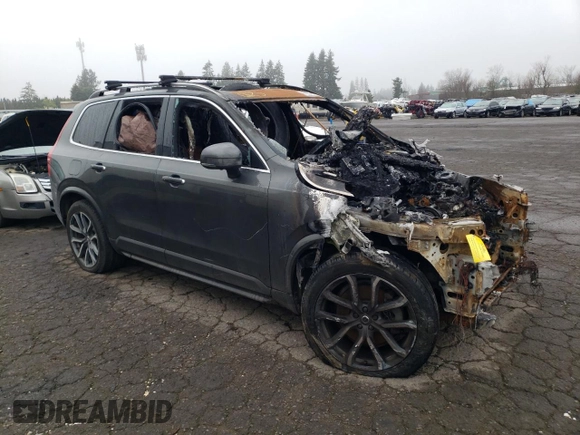 2018 Volvo XC90 Momentum z VIN YV4A22PK8J1207438, wystawiony jako Copart lot #88985305 z przebiegiem Nie podano mil oraz Szkoda całkowita • Salvage title. Historia ofert i sprzedaży dostępna na DreamBid. Obrazek 4.