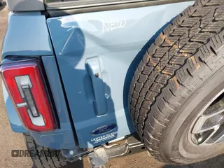 2024 Ford Bronco Outer Banks z VIN 1FMDE8BH3RLB41205, wystawiony jako IAAI lot #42558633 z przebiegiem 1 457 mil mil oraz . Historia ofert i sprzedaży dostępna na DreamBid. Obrazek 17.