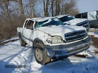 2001 Toyota Tundra SR5 with VIN 5TBRT34151S201015, listed as a IAAI auction lot 41590654 with 317,220 mi miles. Bid and sale history available at carsss.com. Image 1.