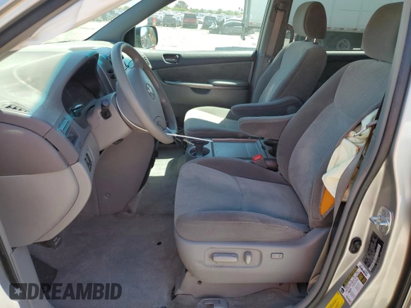 2008 Toyota Sienna CE z VIN 5TDZK23C98S213007, wystawiony jako Copart lot #56345045 z przebiegiem 115 052 mil mil oraz Szkoda całkowita • Salvage title. Historia ofert i sprzedaży dostępna na DreamBid. Obrazek 7.