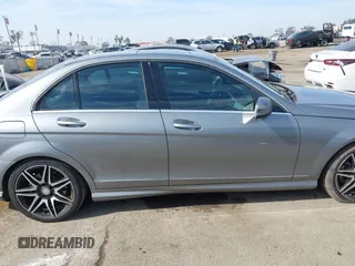 2014 Mercedes-Benz C 250 Sport z VIN WDDGF4HBXEG220003, wystawiony jako IAAI lot #41473006 z przebiegiem 98 949 mil mil oraz . Historia ofert i sprzedaży dostępna na DreamBid. Obrazek 14.