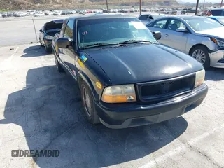 2000 GMC Sonoma SLS z VIN 1GTCS19W6Y8205940, wystawiony jako IAAI lot #42510341 z przebiegiem 163 942 mil mil oraz . Historia ofert i sprzedaży dostępna na DreamBid. Obrazek 1.