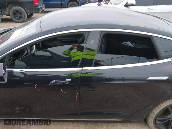2017 Tesla Model S 100D z VIN 5YJSA1E27HF208282, wystawiony jako IAAI lot #41362736 z przebiegiem 173 162 mil mil oraz . Historia ofert i sprzedaży dostępna na DreamBid. Obrazek 14.