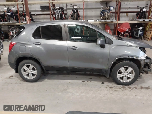 2020 Chevrolet Trax LS z VIN 3GNCJNSB8LL183510, wystawiony jako IAAI lot #42198485 z przebiegiem 115 502 mil mil oraz . Historia ofert i sprzedaży dostępna na DreamBid. Obrazek 14.