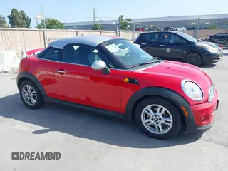 2012 MINI Coupe z VIN WMWSX1C56CT163981, wystawiony jako IAAI lot #42286576 z przebiegiem 131 955 mil mil oraz . Historia ofert i sprzedaży dostępna na DreamBid. Obrazek 1.