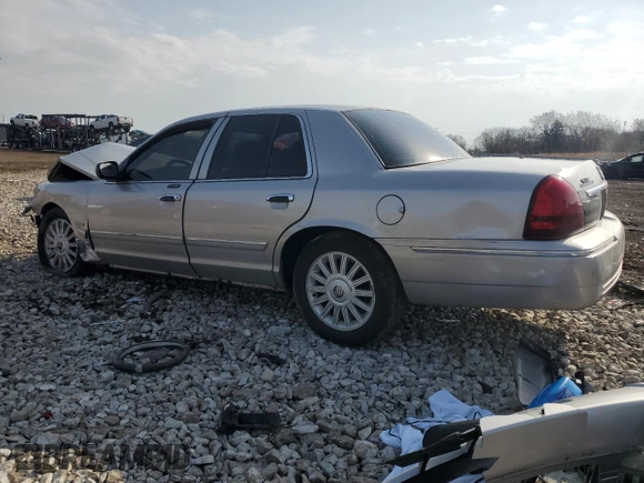 2010 Mercury Grand Marquis LS z VIN 2MEBM7FV4AX636897, wystawiony jako Copart lot #53387985 z przebiegiem Nie podano mil oraz Szkody całkowita. Historia ofert i sprzedaży dostępna na DreamBid. Obrazek 2.