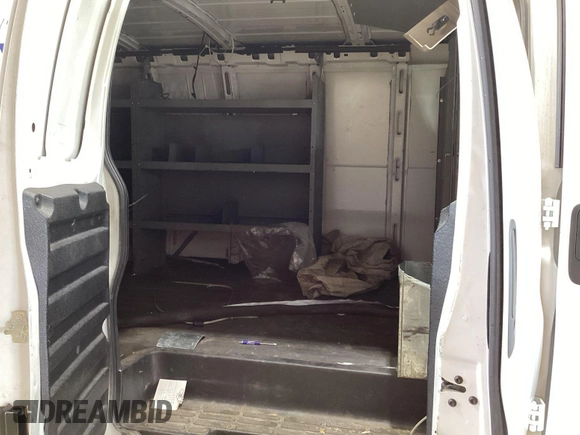 2017 Chevrolet Express Cargo z VIN 1GCWGBFFXH1178193, wystawiony jako IAAI lot #42486345 z przebiegiem 152 630 mil mil oraz . Historia ofert i sprzedaży dostępna na DreamBid. Obrazek 1.