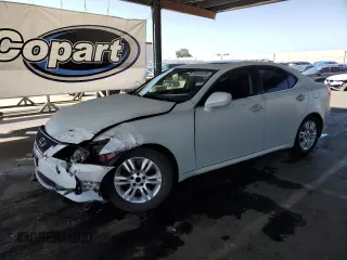 2008 Lexus IS 350 z VIN JTHBE262485017606, wystawiony jako Copart lot #59355495 z przebiegiem 136 999 mil mil oraz Szkoda całkowita • Salvage title. Historia ofert i sprzedaży dostępna na DreamBid. Obrazek 1.