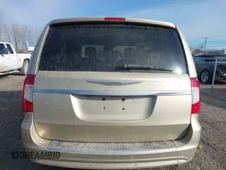 2011 Chrysler Town & Country Touring z VIN 2A4RR5DG6BR655235, wystawiony jako IAAI lot #41811240 z przebiegiem 244 399 mil mil oraz . Historia ofert i sprzedaży dostępna na DreamBid. Obrazek 16.