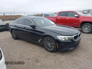 2019 BMW 5 Series 530i z VIN WBAJA5C52KWW06869, wystawiony jako IAAI lot #41494078 z przebiegiem 71 415 mil mil oraz . Historia ofert i sprzedaży dostępna na DreamBid. Obrazek 1.