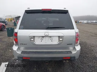 2007 Honda Pilot EX with VIN 2HKYF184X7H511937, listed as a IAAI auction lot 40992172 with 250,940 mi miles. Bid and sale history available at carsss.com. Image 17.