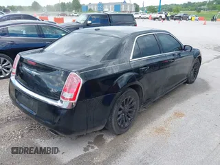 2014 Chrysler 300 z VIN 2C3CCAAG6EH220935, wystawiony jako IAAI lot #42216498 z przebiegiem 153 539 mil mil oraz . Historia ofert i sprzedaży dostępna na DreamBid. Obrazek 4.