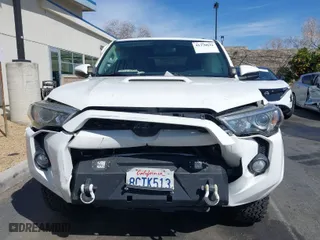 2018 Toyota 4Runner SR5 with VIN JTEBU5JR8J5543622, listed as a IAAI auction lot 41770031 with 101,272 mi miles. Bid and sale history available at carsss.com. Image 12.