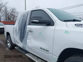 2019 Ram 1500 Big Horn z VIN 1C6SRFFT9KN644984, wystawiony jako IAAI lot #41849314 z przebiegiem 144 812 mil mil oraz . Historia ofert i sprzedaży dostępna na DreamBid. Obrazek 6.
