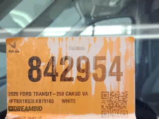 2020 Ford Transit Cargo z VIN 1FTBR1XG3LKB79165, wystawiony jako IAAI lot #42763042 z przebiegiem 140 992 mil mil oraz . Historia ofert i sprzedaży dostępna na DreamBid. Obrazek 38.