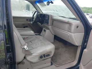 2002 Chevrolet Tahoe LT with VIN 1GNEC13Z02R272809, listed as a IAAI auction lot 42124897 with 191,768 mi miles. Bid and sale history available at carsss.com. Image 5.