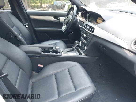 2012 Mercedes-Benz C 300 Sport с VIN WDDGF8BB7CR212099, выставлен на аукционе IAAI как лот 42411121 с пробегом 202 811 миль миль и . История ставок и продаж доступна на DreamBid. Изображение 5.