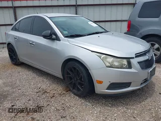 2014 Chevrolet Cruze LS z VIN 1G1PA5SHXE7190358, wystawiony jako IAAI lot #42446404 z przebiegiem 187 973 mil mil oraz . Historia ofert i sprzedaży dostępna na DreamBid. Obrazek 1.