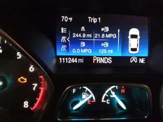 2017 Ford Escape SE z VIN 1FMCU0GD9HUD67764, wystawiony jako IAAI lot #42566602 z przebiegiem 111 244 mil mil oraz . Historia ofert i sprzedaży dostępna na DreamBid. Obrazek 7.