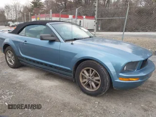 2005 Ford Mustang Deluxe with VIN 1ZVFT84N955253542, listed as a IAAI auction lot 41385040 with 134,361 mi miles. Bid and sale history available at carsss.com. Image 1.