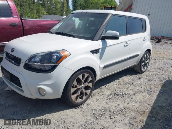 2013 Kia Soul ! with VIN KNDJT2A65D7588128, listed as a IAAI auction lot 42072496 with 178,406 mi miles. Bid and sale history available at carsss.com. Image 2.
