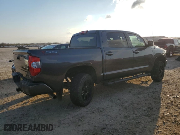 2018 Toyota Tundra 2WD SR5 with VIN 5TFEM5F19JX128043, listed as a Copart auction lot 44219785 with 82,832 mi miles and Salvage Title. Bid and sale history available at carsss.com. Image 3.