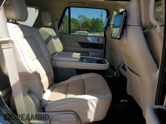2019 Lincoln Navigator Reserve z VIN 5LMJJ2LTXKEL09234, wystawiony jako Copart lot #53701725 z przebiegiem 24 047 mil mil oraz Szkoda całkowita • Salvage title. Historia ofert i sprzedaży dostępna na DreamBid. Obrazek 11.