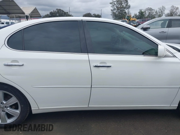 2005 Lexus ES 330 with VIN JTHBA30G055084186, listed as a IAAI auction lot 42064508 with 154,736 mi miles. Bid and sale history available at carsss.com. Image 14.