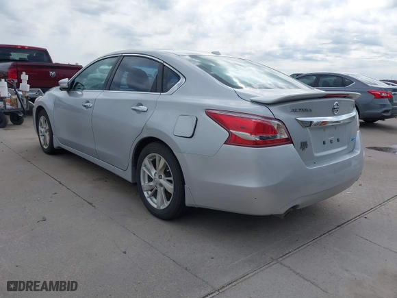 2013 Nissan Altima 2.5 SL with VIN 1N4AL3AP0DN417223, listed as a IAAI auction lot 41888931 with 230,608 mi miles. Bid and sale history available at carsss.com. Image 3.