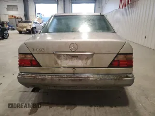 1994 Mercedes-Benz E Class with VIN WDBEA32E9RC149336, listed as a Copart auction lot 46066585 with 161,407 mi miles and Clean Title. Bid and sale history available at carsss.com. Image 6.