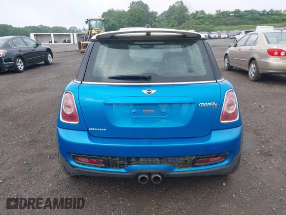 2011 MINI Hardtop S with VIN WMWSV3C52BTY13289, listed as a IAAI auction lot 42648086 with Not provided miles and . Bid and sale history available at DreamBid. Image 16.