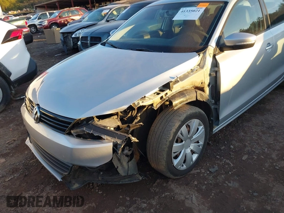 2012 Volkswagen Jetta Sedan SE w/Convenience & Sunroof with VIN 3VWDX7AJ5CM123272, listed as a IAAI auction lot 41335021 with 195,961 mi miles. Bid and sale history available at carsss.com. Image 6.