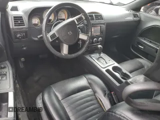 2010 Dodge Challenger R/T z VIN 2B3CJ5DT0AH260957, wystawiony jako Copart lot #73678624 z przebiegiem 221 574 mil mil oraz Czysty tytuł • Clean title. Historia ofert i sprzedaży dostępna na DreamBid. Obrazek 8.