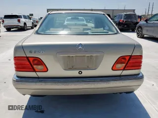 1999 Mercedes-Benz E 320 z VIN WDBJF65H4XA790071, wystawiony jako Copart lot #58670245 z przebiegiem 285 571 mil mil oraz Czysty tytuł • Clean title. Historia ofert i sprzedaży dostępna na DreamBid. Obrazek 6.