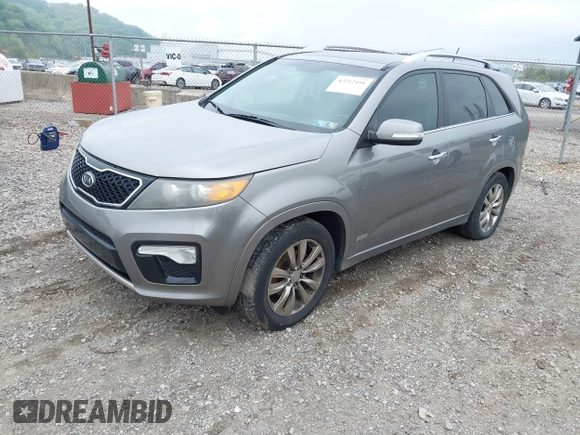 2012 Kia Sorento SX z VIN 5XYKWDA22CG196956, wystawiony jako IAAI lot #42212491 z przebiegiem 190 732 mil mil oraz . Historia ofert i sprzedaży dostępna na DreamBid. Obrazek 2.