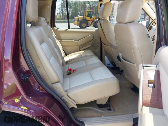2006 Ford Explorer Eddie Bauer with VIN 1FMEU74E56UB37084, listed as a IAAI auction lot 42093929 with 231,413 mi miles. Bid and sale history available at carsss.com. Image 8.