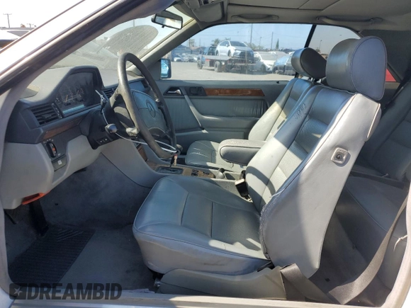 1990 Mercedes-Benz 300 CE с VIN WDBEA51D0LB167029, выставлен на аукционе Copart как лот 68581534 с пробегом 184 595 миль миль и Списание • Salvage title. История ставок и продаж доступна на DreamBid. Изображение 7.